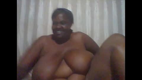 Snapshot of lovebigmelon chatting on 12/04/24, 03:43 Lynn online show from 12/04/24, 03:43