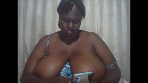 Snapshot of lovebigmelon chatting on 12/13/24, 12:53 Lynn online show from 12/13/24, 12:53