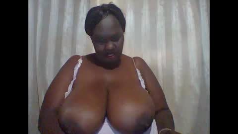 Snapshot of lovebigmelon chatting on 12/22/24, 12:27 Lynn online show from 12/22/24, 12:27