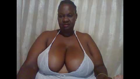 Snapshot of lovebigmelon chatting on 02/21/25, 10:37 Lynn online show from 02/21/25, 10:37