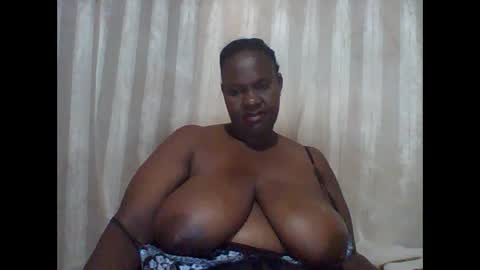 Snapshot of lovebigmelon chatting on 02/23/25, 03:29 Lynn online show from 02/23/25, 03:29