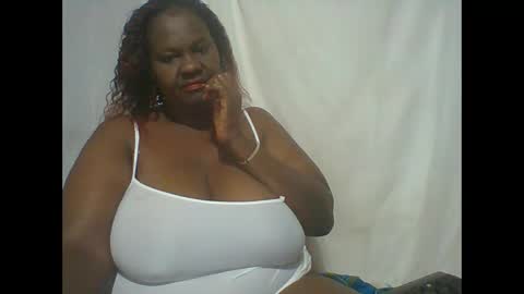 Snapshot of lovebigmelon chatting on 10/12/25, 08:19 Lynn online show from 10/12/25, 08:19