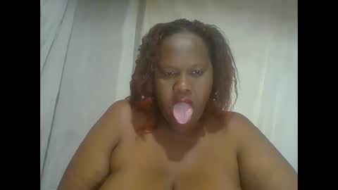 Snapshot of lovebigmelon chatting on 10/30/25, 01:51 Lynn online show from 10/30/25, 01:51