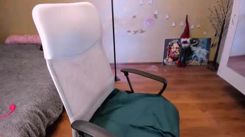 cat-girl online show from 03/03/25, 01:42