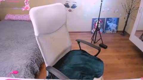 cat-girl online show from 09/19/25, 01:12