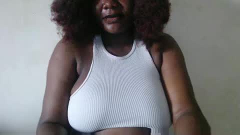 Snapshot of lovecumsluttie chatting on 10/13/25, 07:30 mila online show from 10/13/25, 07:30