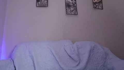 Snapshot of loveegirll chatting on 06/18/26, 04:13 katalina online show from 06/18/26, 04:13