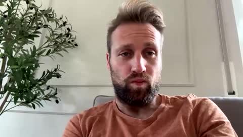 lovefuesse online show from 11/18/25, 08:30