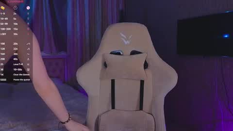 Laura online show from 01/13/25, 02:00