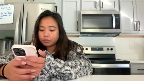 Love online show from 01/25/25, 08:00