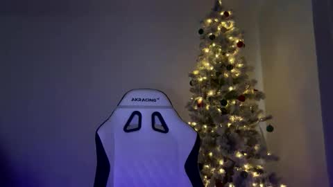 Love online show from 12/04/25, 08:06