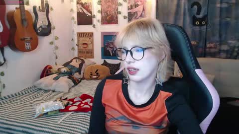 Snapshot of lovely_cass chatting on 06/05/26, 12:17 Cassie online show from 06/05/26, 12:17