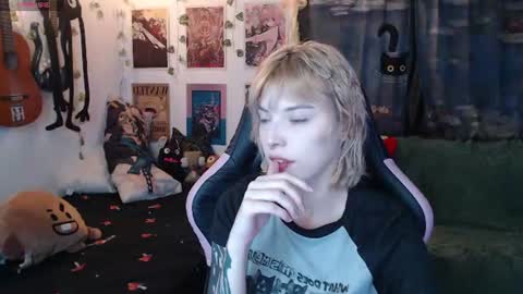 Snapshot of lovely_cass chatting on 06/11/26, 11:47 Cassie online show from 06/11/26, 11:47