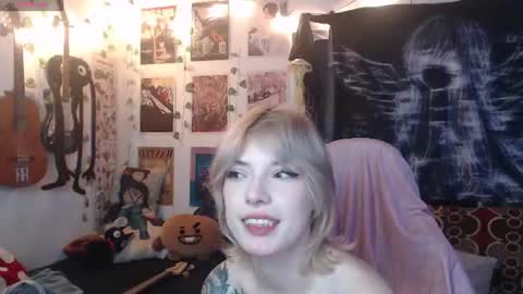 Snapshot of lovely_cass chatting on 06/25/26, 05:12 Cassie online show from 06/25/26, 05:12