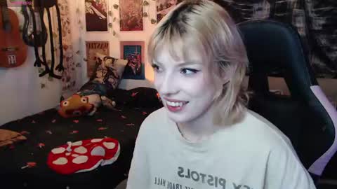 Snapshot of lovely_cass chatting on 07/18/26, 01:21 Cassie online show from 07/18/26, 01:21