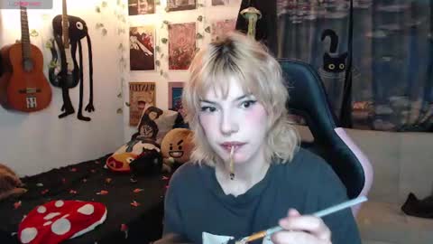 Snapshot of lovely_cass chatting on 07/23/26, 04:10 Cassie online show from 07/23/26, 04:10