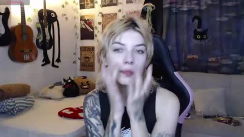Snapshot of lovely_cass chatting on 07/25/26, 09:56 Cassie online show from 07/25/26, 09:56
