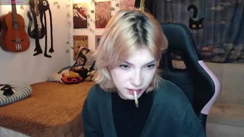 Snapshot of lovely_cass chatting on 07/28/26, 06:42 Cassie online show from 07/28/26, 06:42