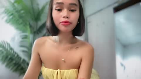 lovely_cittie18 online show from 05/17/26, 07:17