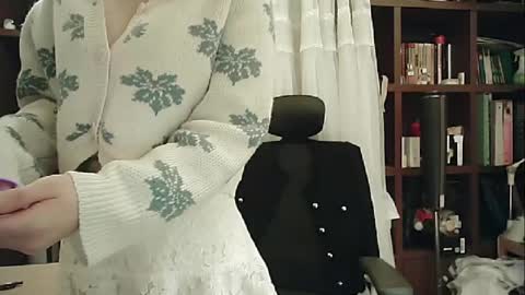 Snapshot of lovely_dana chatting on 01/18/25, 07:58 DANA KIM online show from 01/18/25, 07:58