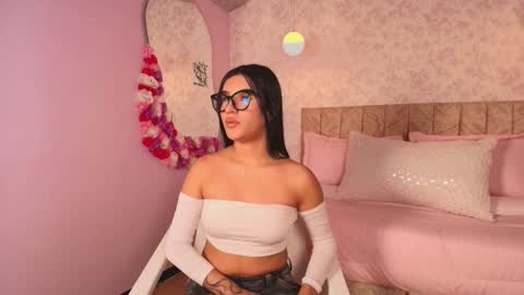 lovely_julls online show from 02/11/26, 05:18