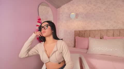 lovely_julls online show from 02/12/26, 02:34