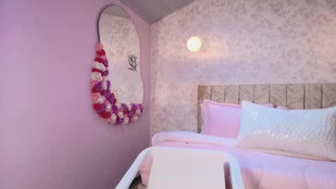 lovely_julls online show from 02/18/26, 02:24