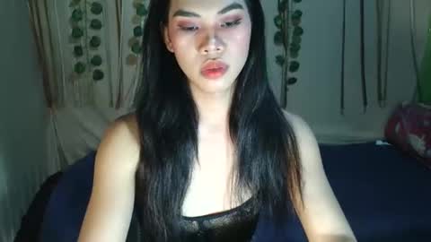 lovely_krizzy online show from 12/02/25, 12:21