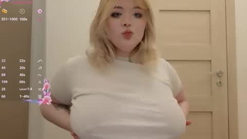 Snapshot of lovely_leilla chatting on 10/24/25, 07:21 lovely_leilla online show from 10/24/25, 07:21