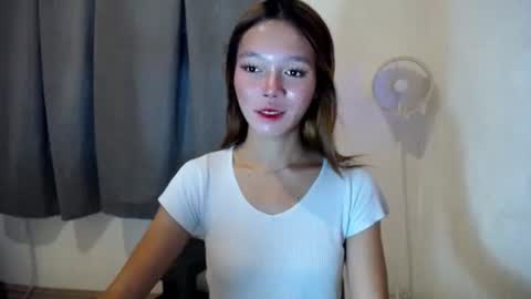 Snapshot of lovely_thea_xoxo chatting on 10/25/25, 05:15 Thea  online show from 10/25/25, 05:15