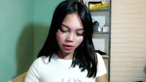 Snapshot of lovely_thea_xoxo chatting on 06/18/26, 11:14 Thea online show from 06/18/26, 11:14