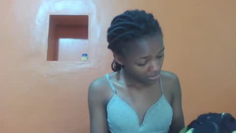 Lovely yvonne online show from 10/18/25, 01:56