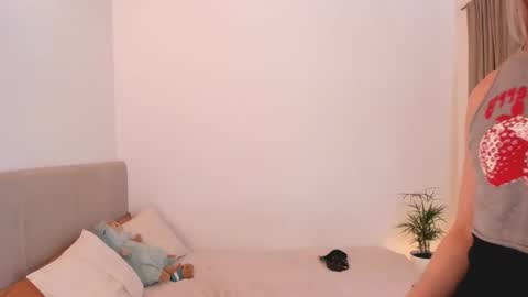 Alison and Kylian online show from 02/23/25, 09:48