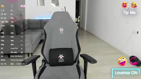 lovelybianca_ online show from 11/05/25, 09:15