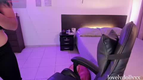 lovely   online show from 05/14/26, 12:45