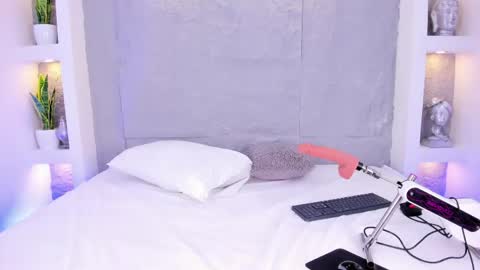 Snapshot of lovelyeyesx chatting on 04/30/26, 05:19 Lovely online show from 04/30/26, 05:19