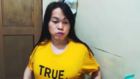 Snapshot of lovelykimts32 chatting on 09/23/25, 09:23 lovelykimts32 online show from 09/23/25, 09:23