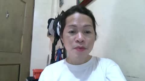 Snapshot of lovelykimts32 chatting on 09/29/25, 01:44 lovelykimts32 online show from 09/29/25, 01:44