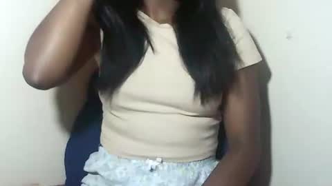 lovelylarra online show from 01/06/26, 07:01