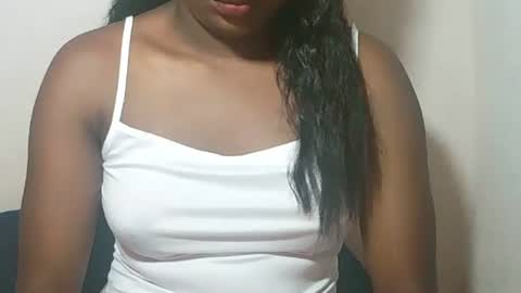 lovelylarra online show from 02/18/26, 05:47