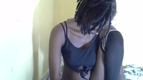 lovelymee2 online show from 10/12/25, 10:25