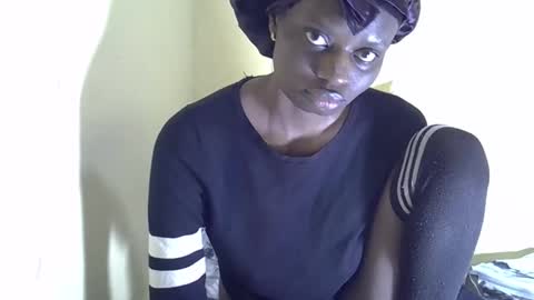 lovelymee2 online show from 10/21/25, 02:12