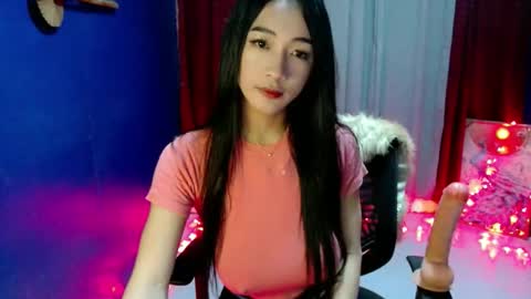 Snapshot of lovelypetite143 chatting on 05/06/26, 10:20 lovelypetite143 online show from 05/06/26, 10:20
