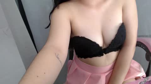 Snapshot of lovelypinaymarryx chatting on 10/29/25, 02:47 Red online show from 10/29/25, 02:47