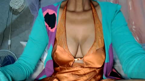 Snapshot of lovelythighs54 chatting on 07/01/26, 06:15 miss fancy louis online show from 07/01/26, 06:15