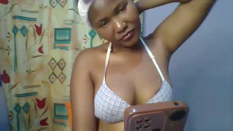 Snapshot of lovelyy_dreams chatting on 04/23/26, 07:49 Hanna online show from 04/23/26, 07:49