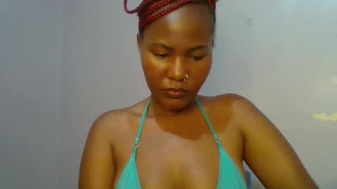 Snapshot of lovelyy_dreams chatting on 04/30/26, 06:25 Hanna online show from 04/30/26, 06:25