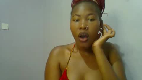 Snapshot of lovelyy_dreams chatting on 05/08/26, 03:01 Hanna online show from 05/08/26, 03:01