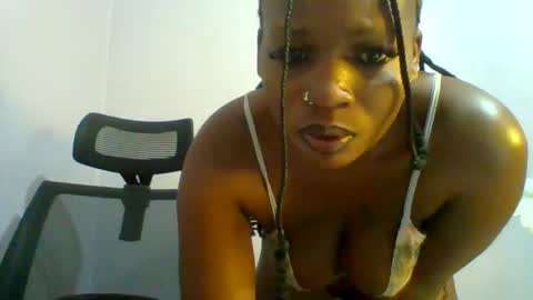 Snapshot of lovelyy_dreams chatting on 06/01/26, 06:09 Hanna online show from 06/01/26, 06:09