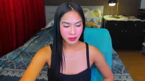 Snapshot of lovemarie19x chatting on 10/21/25, 04:13 pauleen online show from 10/21/25, 04:13